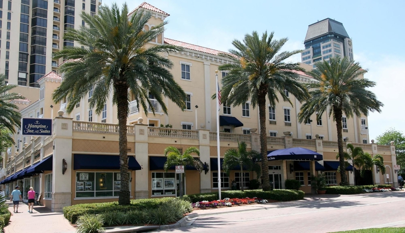 Imagen de los exteriores del Hotel Hampton Inn and Suites St. Petersburg/downtown. Foto 8