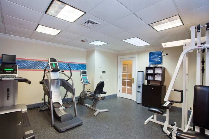 Imagen de los interiores del Hotel Hampton Inn and Suites Stamford. Foto 11