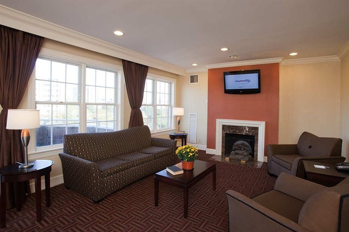 Imagen de los interiores del Hotel Hampton Inn and Suites Stamford. Foto 12