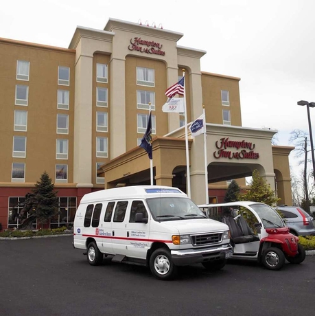 Imagen de los exteriores del Hotel Hampton Inn and Suites Staten Island. Foto 10