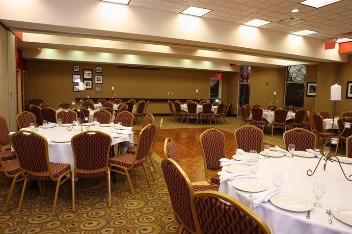 Imagen de los interiores del Hotel Hampton Inn and Suites Staten Island. Foto 12