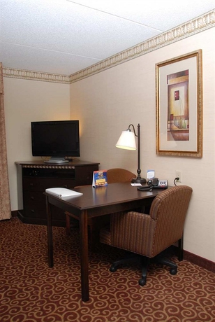 Imagen de la habitación del Hotel Hampton Inn and Suites Staten Island. Foto 9