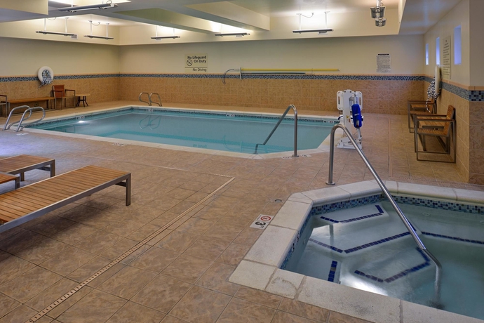 Imagen de la piscina del Hotel Hampton Inn and Suites Tacoma. Foto 16