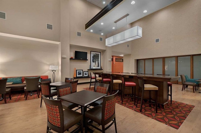 Imagen de los interiores del Hotel Hampton Inn and Suites Tampa Northwest/oldsmar. Foto 11
