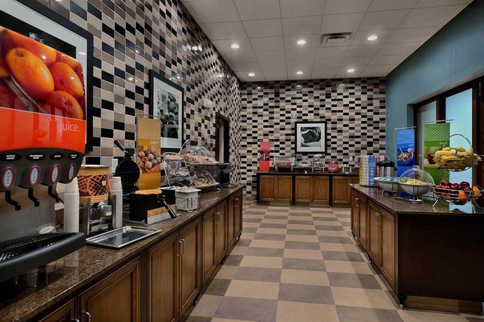 Imagen del bar/restaurante del Hotel Hampton Inn and Suites Tampa Northwest/oldsmar. Foto 3