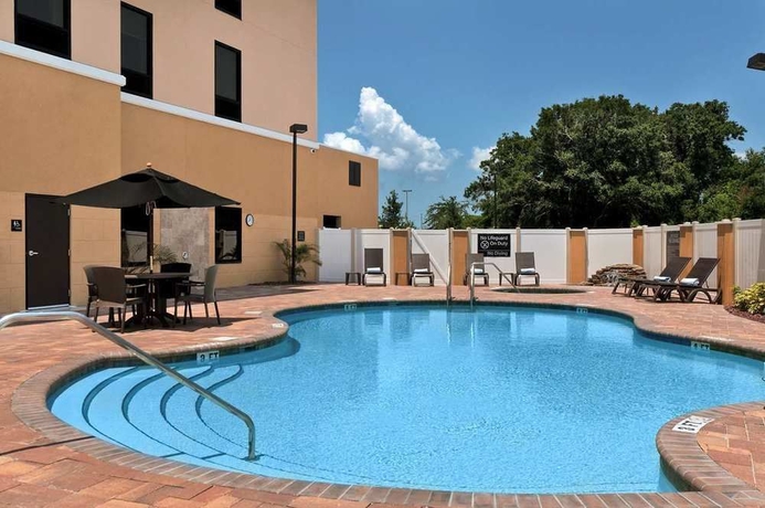 Imagen de la piscina del Hotel Hampton Inn and Suites Tampa Northwest/oldsmar. Foto 16