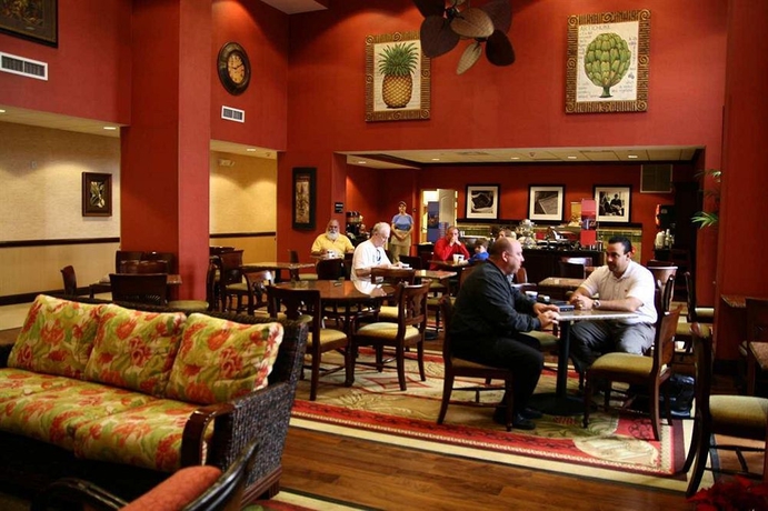 Imagen del bar/restaurante del Hotel Hampton Inn and Suites Tampa-wesley Chapel. Foto 1