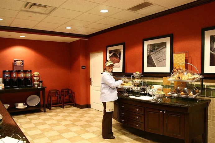 Imagen del bar/restaurante del Hotel Hampton Inn and Suites Tampa-wesley Chapel. Foto 3