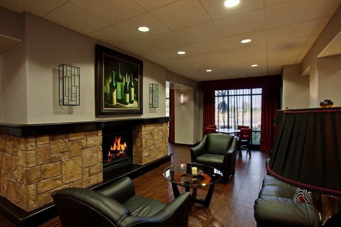 Imagen de los interiores del Hotel Hampton Inn and Suites Temecula. Foto 10