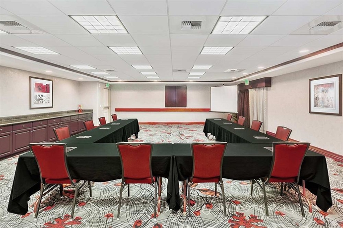 Imagen de los interiores del Hotel Hampton Inn and Suites Temecula. Foto 12