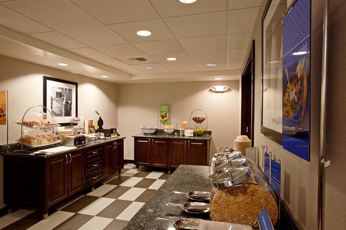 Imagen del bar/restaurante del Hotel Hampton Inn and Suites Temecula. Foto 3