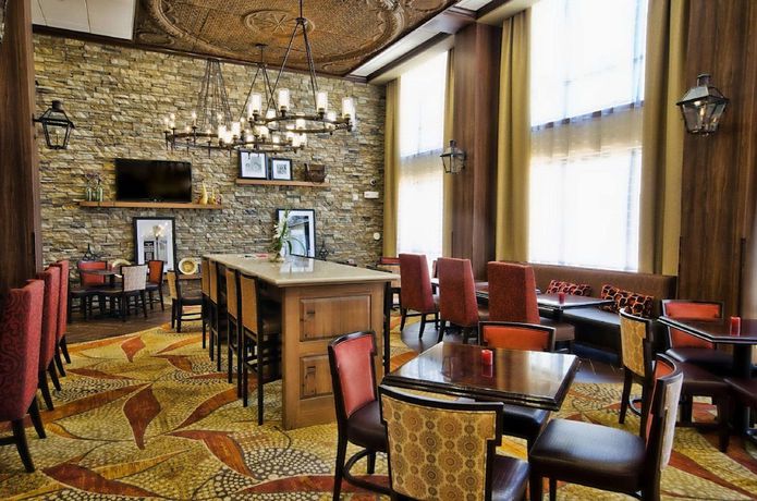 Imagen del bar/restaurante del Hotel Hampton Inn and Suites Tifton. Foto 5