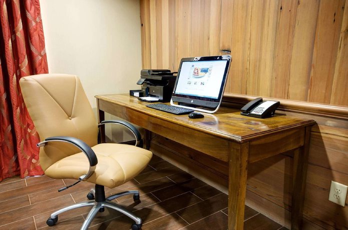 Imagen de los interiores del Hotel Hampton Inn and Suites Tifton. Foto 17