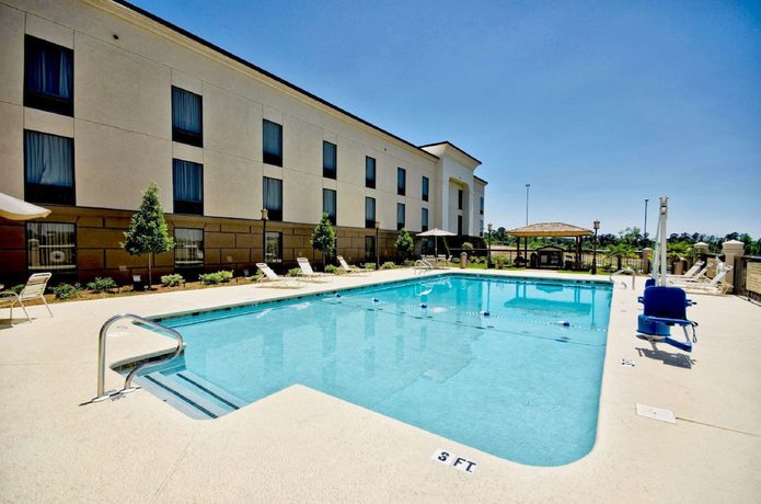 Imagen de la piscina del Hotel Hampton Inn and Suites Tifton. Foto 20