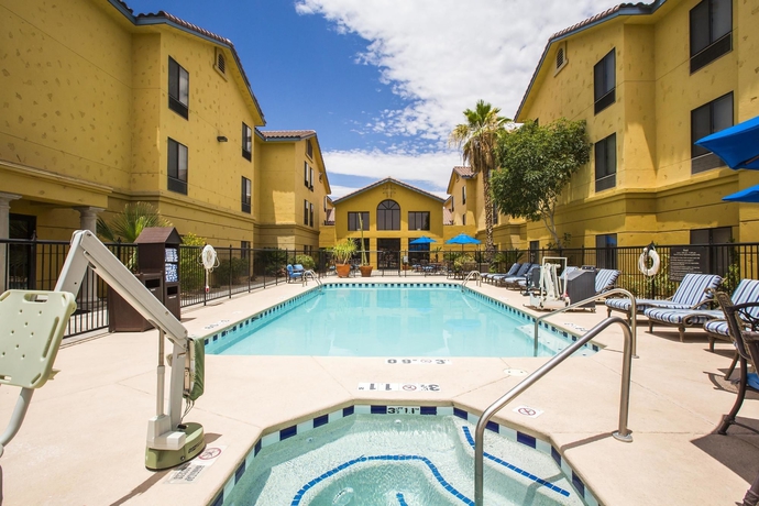 Imagen de la piscina del Hotel Hampton Inn and Suites Tucson-mall. Foto 15