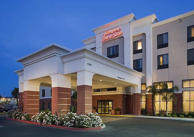 Imagen de los exteriores del Hotel Hampton Inn and Suites Tulare. Foto 10