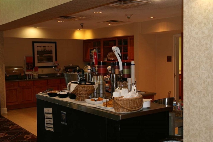 Imagen del bar/restaurante del Hotel Hampton Inn and Suites Valdosta/conference Center. Foto 2