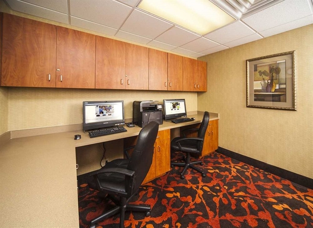 Imagen de los interiores del Hotel Hampton Inn and Suites Valdosta/conference Center. Foto 15