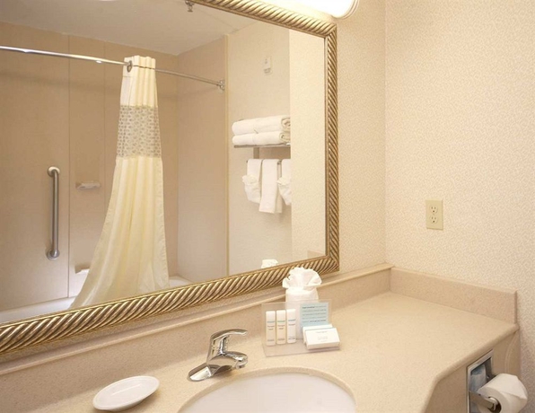 Imagen de la habitación del Hotel Hampton Inn and Suites Valdosta/conference Center. Foto 10