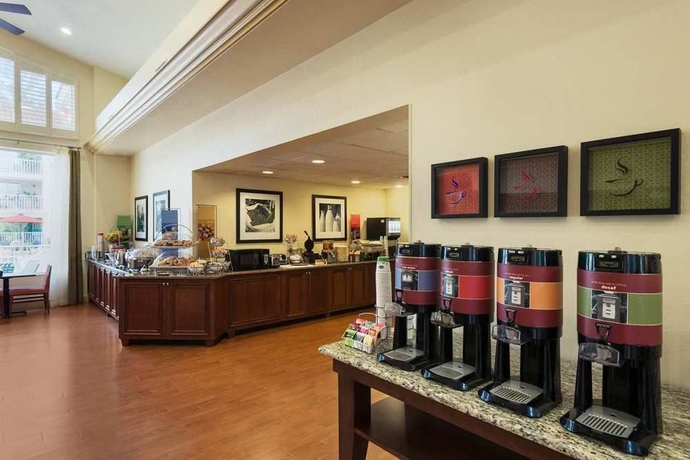 Imagen del bar/restaurante del Hotel Hampton Inn and Suites Venice Bayside South Sarasota. Foto 1