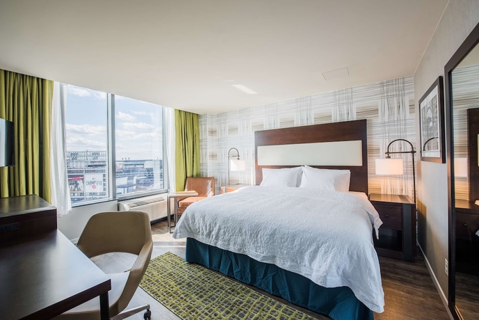 Imagen de la habitación del Hotel Hampton Inn and Suites Washington Dc-navy Yard. Foto 6