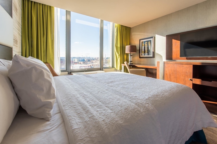 Imagen de la habitación del Hotel Hampton Inn and Suites Washington Dc-navy Yard. Foto 10