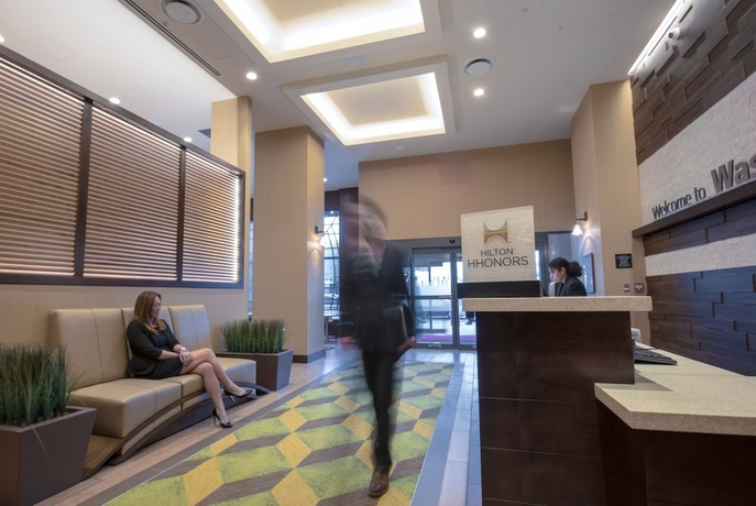 Imagen de los interiores del Hotel Hampton Inn and Suites Washington Dc-navy Yard. Foto 14