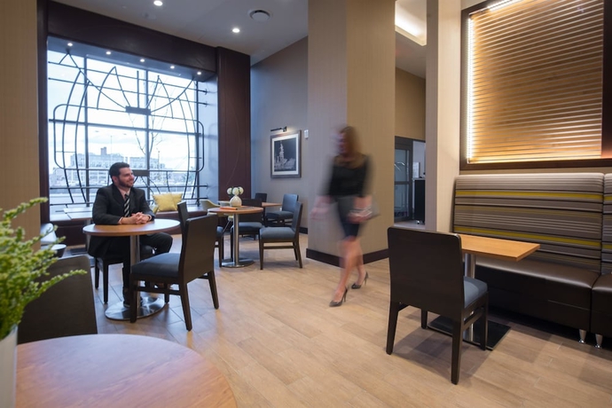 Imagen de los interiores del Hotel Hampton Inn and Suites Washington Dc-navy Yard. Foto 15
