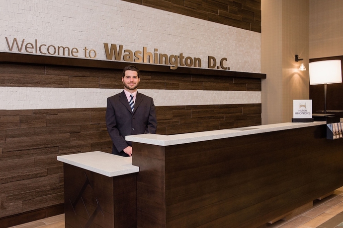 Imagen de los interiores del Hotel Hampton Inn and Suites Washington Dc-navy Yard. Foto 16
