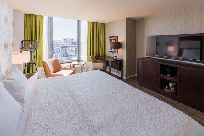 Imagen de la habitación del Hotel Hampton Inn and Suites Washington Dc-navy Yard. Foto 11