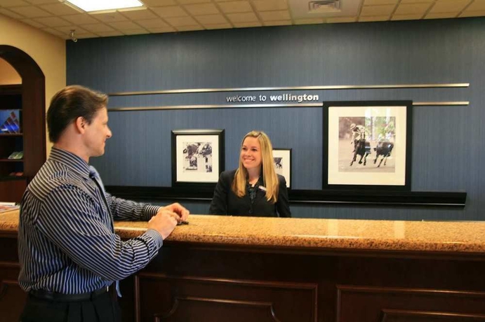 Imagen de los interiores del Hotel Hampton Inn and Suites Wellington. Foto 12