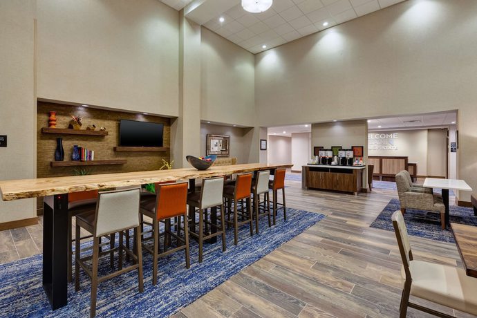 Imagen de los interiores del Hotel Hampton Inn and Suites Wells. Foto 20