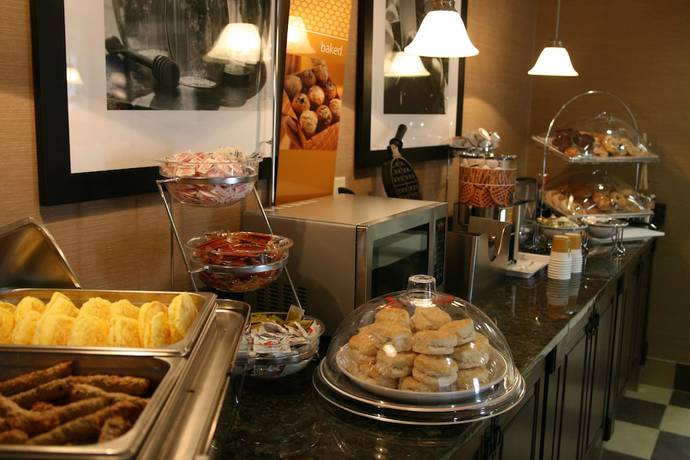 Imagen del bar/restaurante del Hotel Hampton Inn and Suites Wilder. Foto 3