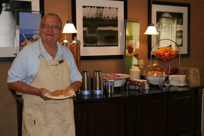 Imagen del bar/restaurante del Hotel Hampton Inn and Suites Wilder. Foto 6