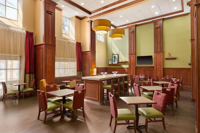 Imagen de los interiores del Hotel Hampton Inn and Suites Williamsburg Historic District. Foto 9
