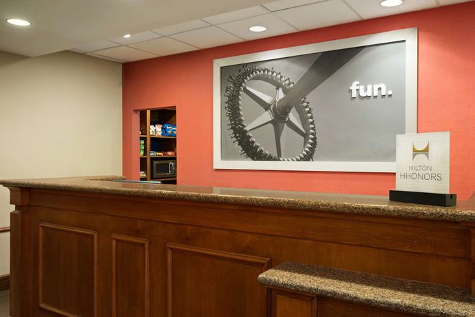 Imagen de los interiores del Hotel Hampton Inn and Suites Williamsburg-Central. Foto 17