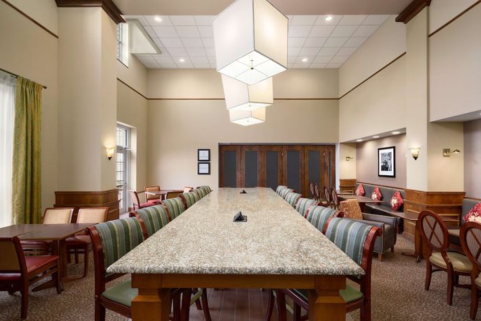 Imagen de los interiores del Hotel Hampton Inn and Suites Williamsburg-Central. Foto 18