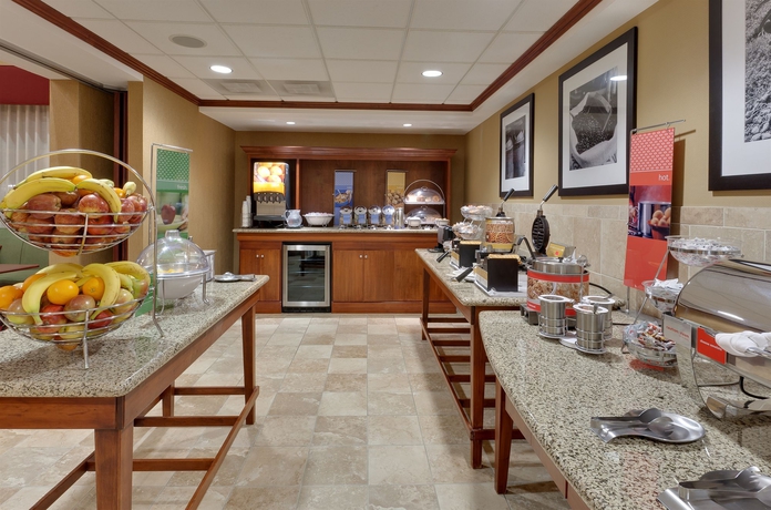 Imagen del bar/restaurante del Hotel Hampton Inn and Suites Windsor - Sonoma Wine Country. Foto 2