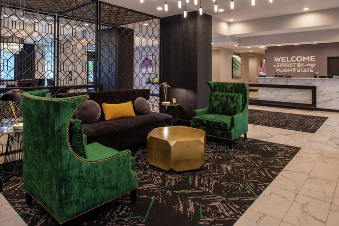Imagen de los interiores del Hotel Hampton Inn and Suites Winston-Salem Downtown. Foto 18