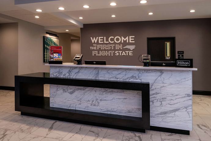 Imagen de los interiores del Hotel Hampton Inn and Suites Winston-Salem Downtown. Foto 20