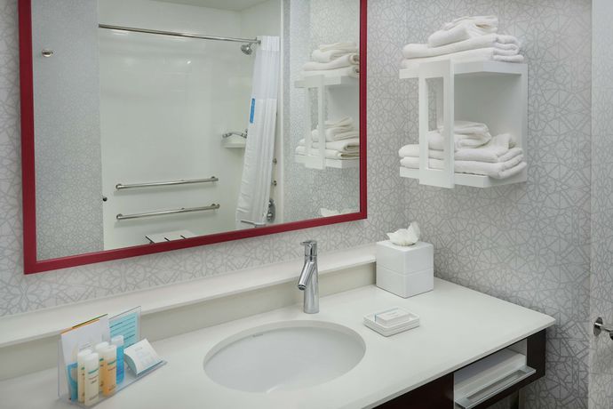 Imagen de la habitación del Hotel Hampton Inn by Hilton Burley. Foto 4