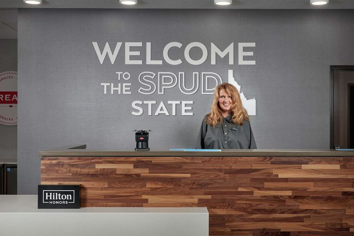 Imagen de los interiores del Hotel Hampton Inn by Hilton Burley. Foto 18
