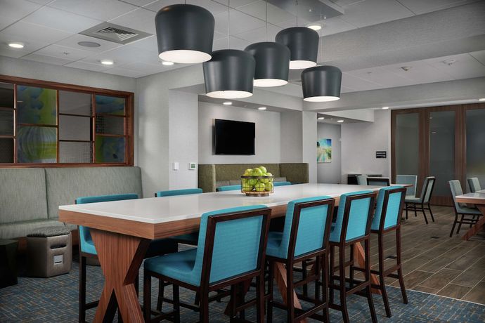Imagen de los interiores del Hotel Hampton Inn by Hilton Burley. Foto 19