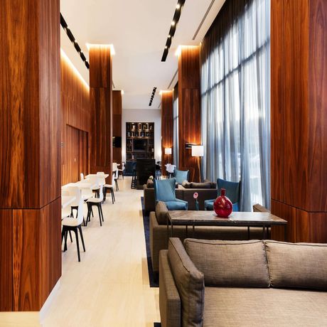 Imagen de los interiores del Hotel Hampton Inn by Hilton Cancun Cumbres. Foto 18