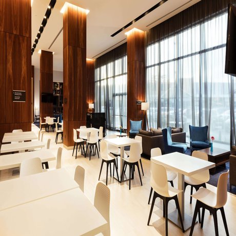 Imagen de los interiores del Hotel Hampton Inn by Hilton Cancun Cumbres. Foto 20