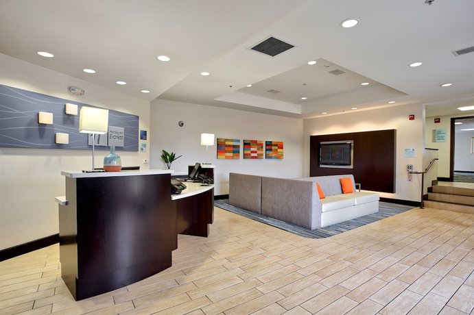 Imagen de los interiores del Hotel Hampton Inn by Hilton Costa Mesa Newport Beach. Foto 18
