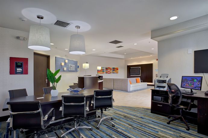 Imagen de los interiores del Hotel Hampton Inn by Hilton Costa Mesa Newport Beach. Foto 19