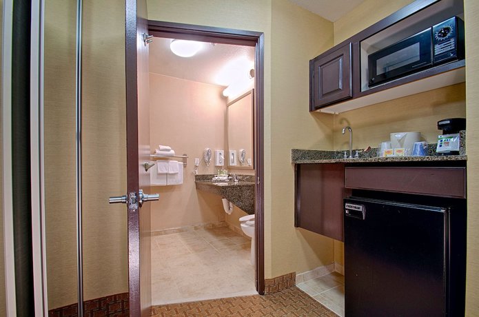 Imagen de la habitación del Hotel Hampton Inn by Hilton Costa Mesa Newport Beach. Foto 13