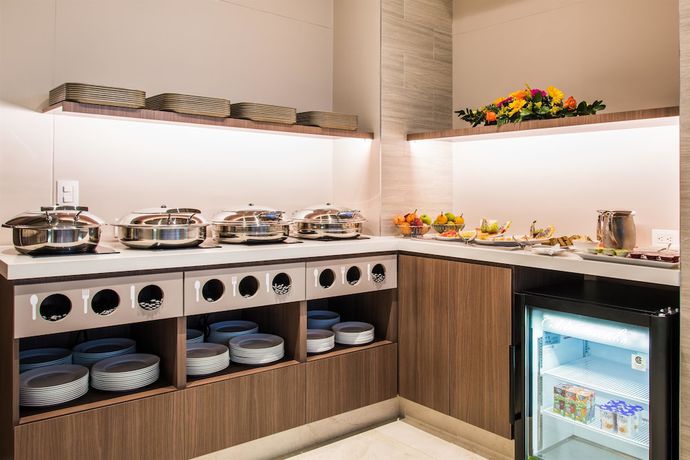 Imagen del bar/restaurante del Hotel Hampton Inn by Hilton Cucuta. Foto 4