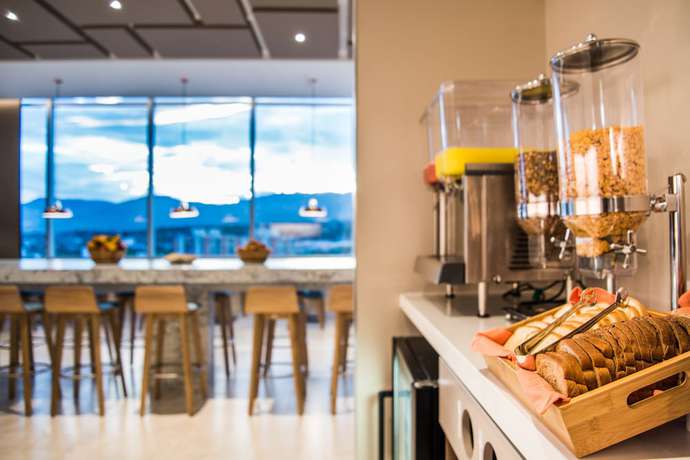 Imagen del bar/restaurante del Hotel Hampton Inn by Hilton Cucuta. Foto 5